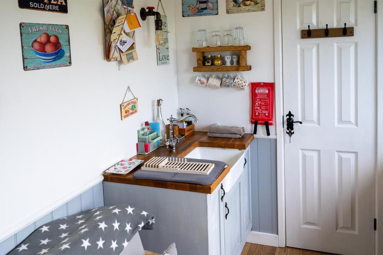 Lanterns Shepherds Huts & Glamping * Happisburgh