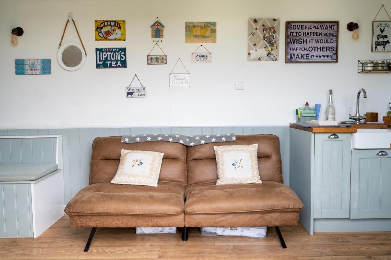 Lanterns Shepherds Huts & Glamping Campsite *
