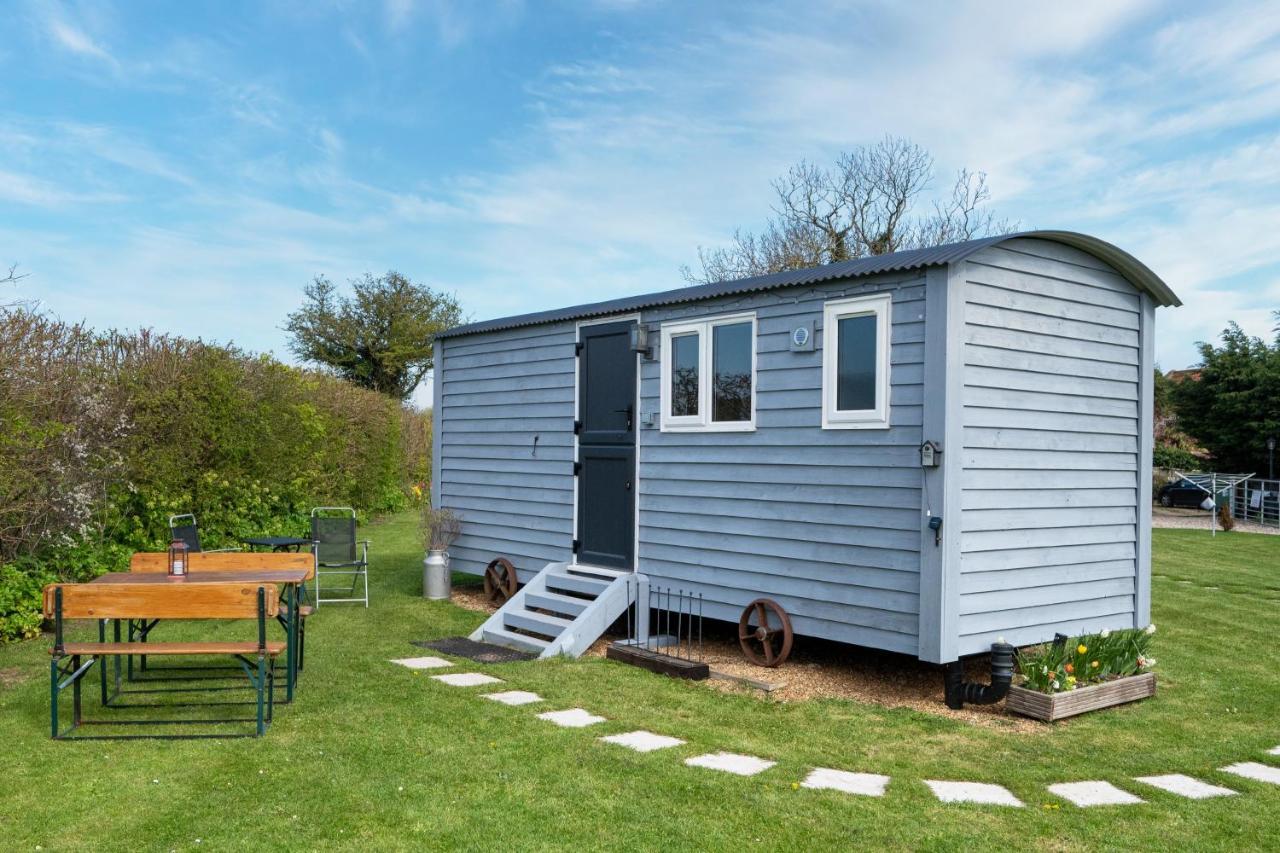 Lanterns Shepherds Huts & Glamping Campsite Happisburgh